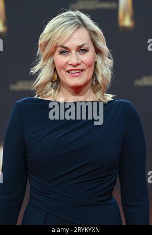 Schauspielerin Gesine Cukrowski kommt zur Gala und Verleihung des Deutschen Fernsehpreises in Köln. *** Schauspielerin Gesine Cukrowski kommt zur Gala und Preisverleihung des Deutschen Fernsehpreises in Köln Credit: Imago/Alamy Live News Stockfoto