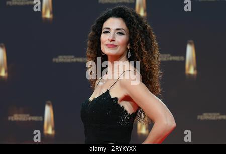 Moderatorin Marwa Eldessouky kommt zur Gala und Verleihung des Deutschen Fernsehpreises in Köln. *** Moderatorin Marwa Eldessouky trifft bei der Gala und Zeremonie des Deutschen Fernsehpreises in Köln ein Stockfoto