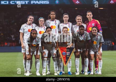 Lyon, Frankreich. Oktober 2023. OL Team beim D1 Arkema-Spiel zwischen Paris Saint-Germain und Olympique Lyonnais im Parc des Princes in Paris, Frankreich. (Pauline FIGUET/SPP) Credit: SPP Sport Press Photo. Alamy Live News Stockfoto