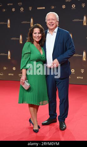 WDR-Intendant Tom Buhrow und seine Freundin Daniela Boff kommt zur Gala und Verleihung des Deutschen Fernsehpreises in Köln. *** WDR-Generaldirektor Tom Buhrow und seine Freundin Daniela Boff nehmen an der Gala und Preisverleihung des Deutschen Fernsehpreises in Köln Teil Stockfoto