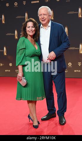 WDR-Intendant Tom Buhrow und seine Freundin Daniela Boff kommt zur Gala und Verleihung des Deutschen Fernsehpreises in Köln. *** WDR-Generaldirektor Tom Buhrow und seine Freundin Daniela Boff nehmen an der Gala und Preisverleihung des Deutschen Fernsehpreises in Köln Teil Stockfoto