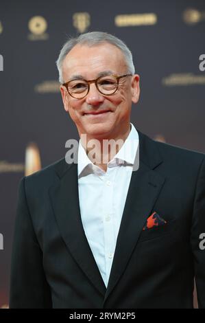 Der Journalist und RTL-Korrespondent Rainer Munz kommt zur Gala und Verleihung des Deutschen Fernsehpreises in Köln. *** Der Journalist und RTL-Korrespondent Rainer Munz kommt zur Gala- und Preisverleihung des Deutschen Fernsehpreises in Köln Credit: Imago/Alamy Live News Stockfoto