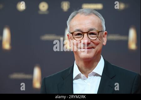 Der Journalist und RTL-Korrespondent Rainer Munz kommt zur Gala und Verleihung des Deutschen Fernsehpreises in Köln. *** Der Journalist und RTL-Korrespondent Rainer Munz kommt zur Gala- und Preisverleihung des Deutschen Fernsehpreises in Köln Credit: Imago/Alamy Live News Stockfoto