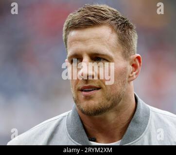 Houston, Texas, USA. 1. Oktober 2023: Der ehemalige Houston Texans-Spieler JJ Watt auf dem Feld vor einem NFL-Spiel zwischen den Texans und den Steelers am 1. Oktober 2023 in Houston. Watt wurde zur Halbzeit in den Ehrenring der Texaner aufgenommen. (Bild: © Scott Coleman/ZUMA Press Wire) NUR REDAKTIONELLE VERWENDUNG! Nicht für kommerzielle ZWECKE! Quelle: ZUMA Press, Inc./Alamy Live News Stockfoto