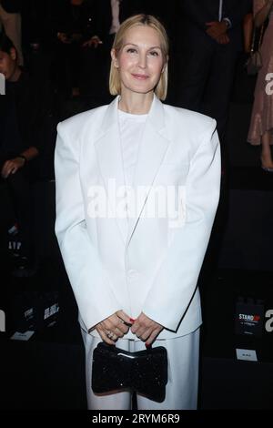 Kelly Rutherford nimmt an der „Le Défilé L'Oréal Paris - Walk Your Worth“-Show im Rahmen der Pariser Fashion Week am 1. Oktober 2023 im Eiffelturm in Paris, Frankreich, Teil. Foto von Jerome Dominé/ABACAPRESS.COM Credit: Abaca Press/Alamy Live News Stockfoto