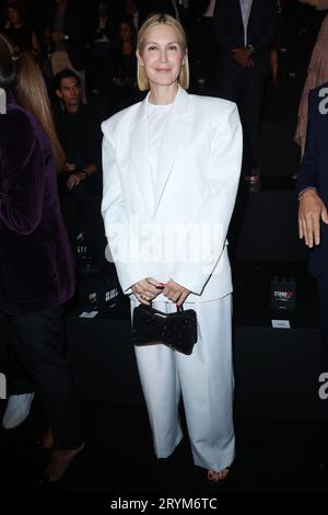 Kelly Rutherford nimmt an der „Le Défilé L'Oréal Paris - Walk Your Worth“-Show im Rahmen der Pariser Fashion Week am 1. Oktober 2023 im Eiffelturm in Paris, Frankreich, Teil. Foto von Jerome Dominé/ABACAPRESS.COM Credit: Abaca Press/Alamy Live News Stockfoto