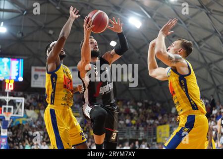 Ginova Scafati - Virtus Segafredo BolognaLBA prima giornata während GIVOVA Scafati gegen Virtus Segafredo Bologna, italienisches Basketball-Spiel der Serie A in Scafati (SA), Italien, 1. Oktober 2023 Stockfoto