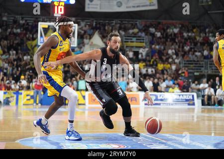 Ginova Scafati - Virtus Segafredo BolognaLBA prima giornata während GIVOVA Scafati gegen Virtus Segafredo Bologna, italienisches Basketball-Spiel der Serie A in Scafati (SA), Italien, 1. Oktober 2023 Stockfoto