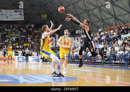 Ginova Scafati - Virtus Segafredo BolognaLBA prima giornata während GIVOVA Scafati gegen Virtus Segafredo Bologna, italienisches Basketball-Spiel der Serie A in Scafati (SA), Italien, 1. Oktober 2023 Stockfoto