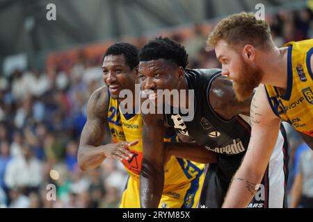 Ginova Scafati - Virtus Segafredo BolognaLBA prima giornata während GIVOVA Scafati gegen Virtus Segafredo Bologna, italienisches Basketball-Spiel der Serie A in Scafati (SA), Italien, 1. Oktober 2023 Stockfoto