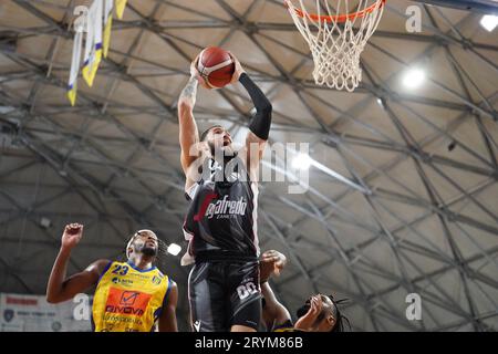 Ginova Scafati - Virtus Segafredo BolognaLBA prima giornata während GIVOVA Scafati gegen Virtus Segafredo Bologna, italienisches Basketball-Spiel der Serie A in Scafati (SA), Italien, 1. Oktober 2023 Stockfoto