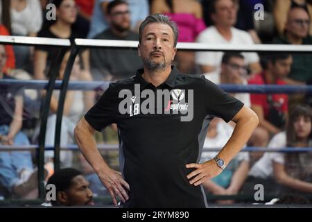 Ginova Scafati - Virtus Segafredo BolognaLBA prima giornata während GIVOVA Scafati gegen Virtus Segafredo Bologna, italienisches Basketball-Spiel der Serie A in Scafati (SA), Italien, 1. Oktober 2023 Stockfoto