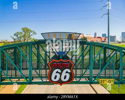 Nahaufnahme des Wegweisers der Route 66 von Cyrus Avery Centennial Plaza in Oklahoma Stockfoto