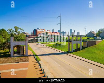 Oklahoma, 25. September 2023 - sonniger Blick auf die Cyrus Avery Centennial Plaza Stockfoto