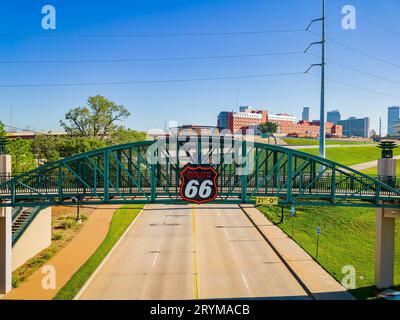 Oklahoma, 25. September 2023 - sonniger Blick auf die Cyrus Avery Centennial Plaza Stockfoto