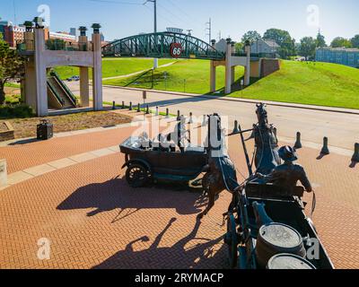 Oklahoma, 25. September 2023 - sonniger Blick auf die Cyrus Avery Centennial Plaza Stockfoto