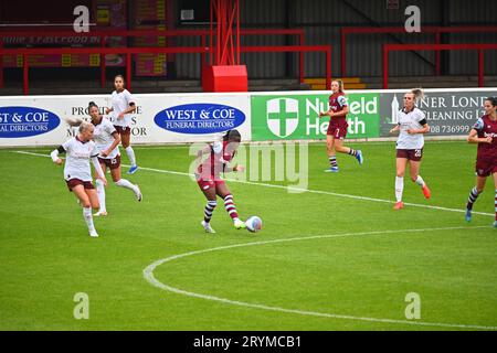 The Chigwell Construction Stadium, LONDON, ENGLAND - 01. OKTOBER: Viviane Asseyi for West Ham Women gegen Manchester City Women Stockfoto