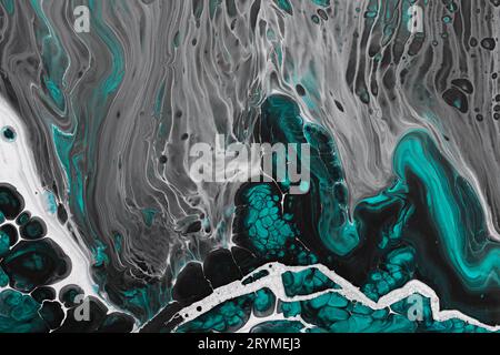 Fluid Art Acrylfarben. Abstrakte Mischung von grauen Wellen und grünen Blasen. Flüssigkeit fließt Spritzer. Hintergrund oder Text mit Marmoreffekt Stockfoto