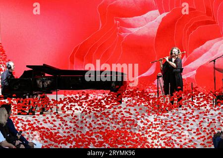 Paris, Frankreich. Oktober 2023. AKRIS Frühjahr/Sommer 2024 Laufsteg während Paris Fashion Week - Paris; Frankreich 01/10/2023 Credit: dpa/Alamy Live News Stockfoto