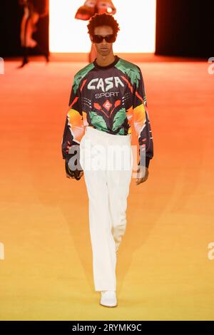 Paris, Frankreich. Oktober 2023. CASABLANCA Frühjahr/Sommer 2024 Laufsteg während Paris Fashion Week - Paris; Frankreich 01/10/2023 Credit: dpa/Alamy Live News Stockfoto
