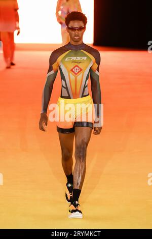 Paris, Frankreich. Oktober 2023. CASABLANCA Frühjahr/Sommer 2024 Laufsteg während Paris Fashion Week - Paris; Frankreich 01/10/2023 Credit: dpa/Alamy Live News Stockfoto