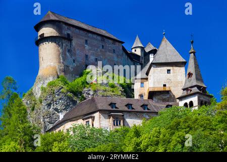 Historische Orava Burg auf einem hohen Felsen in der Slowakei Stockfoto