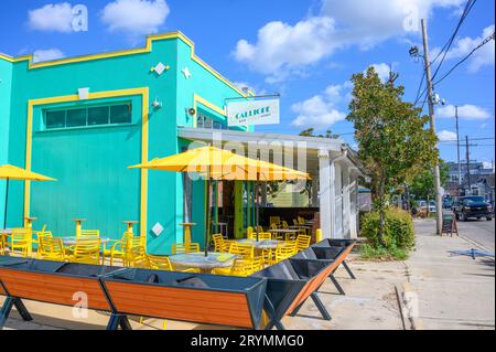 NEW ORLEANS, LA, USA - 27. SEPTEMBER 2023: Calliope Beer Works Brew Pub an der Oak Street am Ende der Parish Line Stockfoto