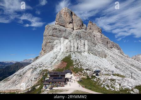 Refugium Averau und Mount Averau Stockfoto