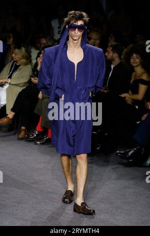 Paris, Frankreich. September 2023 30. VIVIENNE WESTWOOD Frühjahr/Sommer 2024 Laufsteg während Paris Fashion Week - Paris; Frankreich 30/09/2023 Credit: dpa/Alamy Live News Stockfoto