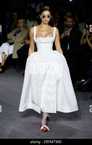 Paris, Frankreich. September 2023 30. VIVIENNE WESTWOOD Frühjahr/Sommer 2024 Laufsteg während Paris Fashion Week - Paris; Frankreich 30/09/2023 Credit: dpa/Alamy Live News Stockfoto