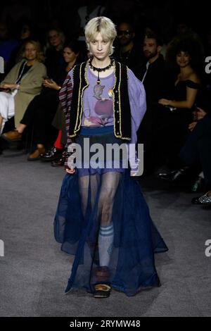 Paris, Frankreich. September 2023 30. VIVIENNE WESTWOOD Frühjahr/Sommer 2024 Laufsteg während Paris Fashion Week - Paris; Frankreich 30/09/2023 Credit: dpa/Alamy Live News Stockfoto