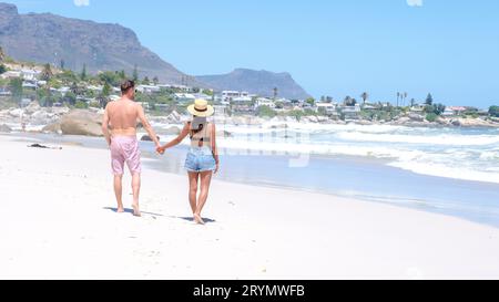 Camps Bay Kapstadt, Camps Bay Stranddrohne aus der Vogelperspektive im Sommer in Kapstadt Südafrika Stockfoto
