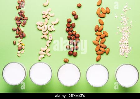 Set Milch ohne Tagebuch. Gesundheit, Ernährung und Ernährungskonzept Stockfoto