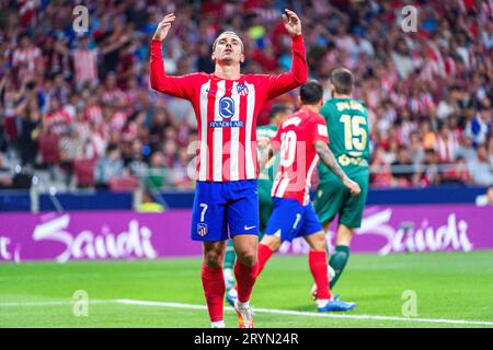 Madrid, Spanien. Oktober 2023. Antoine Griezmann (Atletico Madrid) reagiert während des Fußballspiels der spanischen Meisterschaft La Liga EA Sports zwischen Atletico Madrid und Cadiz, das im Metropolitano Stadion gespielt wurde. Atletico Madrid 3 : 2 Cadiz Credit: SOPA Images Limited/Alamy Live News Stockfoto