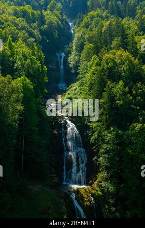 Der Giessbach-Wasserfall auf der Bergseite in Brienz, Berner Oberland, Kanton Bern, Schweiz Stockfoto