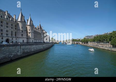 Die Conciergerie an der seine, mittelalterliches Gefängnis und heute als Gerichtsgebäude genutzt, Paris, Frankreich Stockfoto