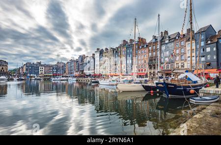 Alten Hafen von Honfleur, Normandie, Frankreich Stockfoto