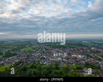 Duffel, Antwerpen, Belgien, 17. Mai 2023, das Dorf Duffel, in der Gegend von Antwerpen Luftbild mit den Häusern und Stre Stockfoto