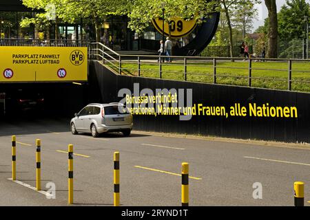 Eintritt zum Parkhaus in der BVB-Fanwelt von Borussia Dortmund, Dortmund, Deutschland Stockfoto