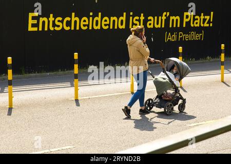 Eintritt zum Parkhaus in der BVB-Fanwelt von Borussia Dortmund, Dortmund, Deutschland Stockfoto