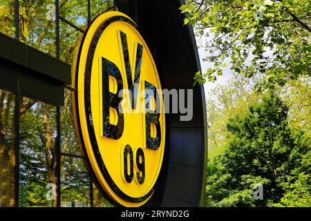 BVB Clubwappen im Fanshop Borussia Dortmund, Dortmund, Ruhrgebiet, Deutschland, Europa Stockfoto
