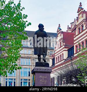 Bronzestatue des Goethe-Denkmals auf dem Naschmarkt, Leipzig, Sachsen, Deutschland, Europa Stockfoto