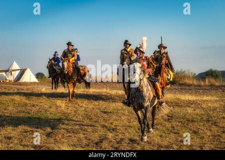 Polnische und schwedische Reiter auf einem Schlachtfeld, historische Nachstellung der Schlacht von Gniew Stockfoto