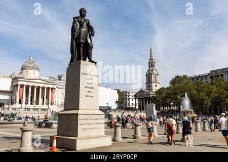 Trafalgar Square London im September 2023 Hitzewelle und Statue von General Sir Charles James Napier, einem britischen Offizier, London, England, Großbritannien Stockfoto