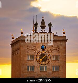 Uhrenturm, Turmuhr und Schlagwerk mit Glockenleuten, Krochhochhaus, Sachsen, Deutschland, Europa Stockfoto