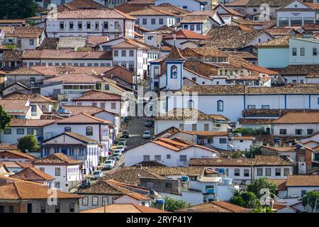 Nahaufnahme eines Teils des historischen Stadtzentrums von Diamantina bei Sonnenschein, Minas Gerais, Stockfoto