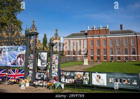 Kensington Place London Blumen Tribut an den Jahrestag des Todes von Prinzessin Diana am 31. August 1997, London, England, 2023 Stockfoto