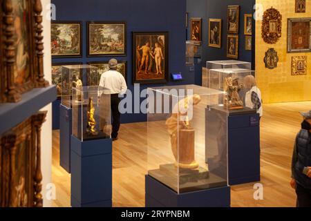 Galerieraum mit religiösen Werken im Museo Soumaya in Mexcio City, Mexiko Stockfoto