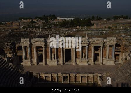 Gut erhaltenes altes Amphitheater in der antiken Stadt Ephesus Stockfoto