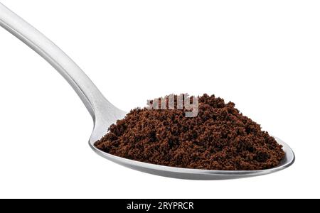 Gemahlener Kaffee im Löffel isoliert auf weißem Hintergrund Stockfoto